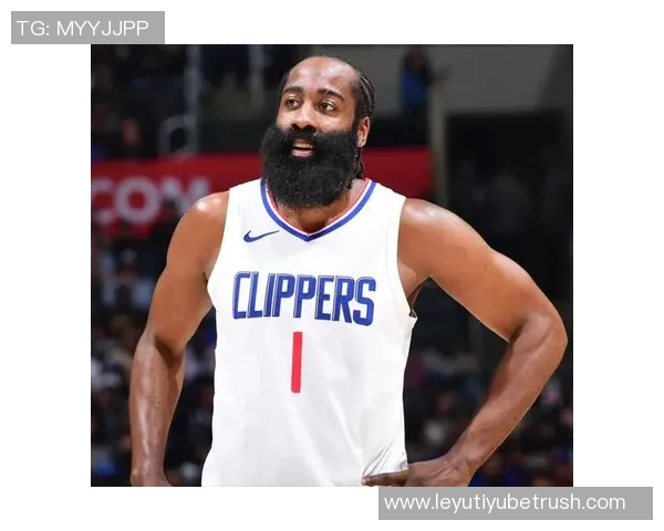 哈登关键时刻缺乏沟通两次让队友接球却未回头引发争议