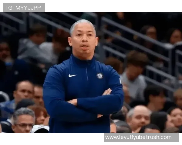 快船关键时刻小范指挥战术泰伦卢在场边无奈围观愤怒表情引热议