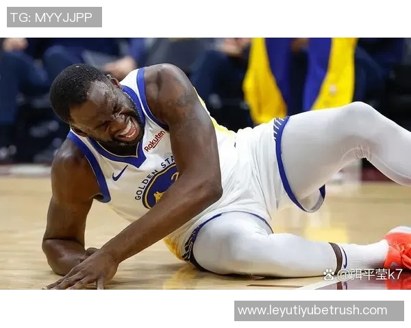 勇士队医澄清库里伤情错误左腿受伤引发关注与讨论