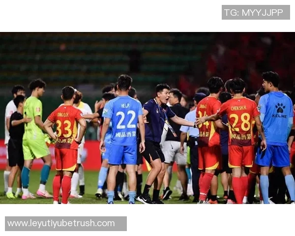 广西外援阿萨莫阿遭遇颈椎骨折意外撞坏场边LED广告牌引发关注